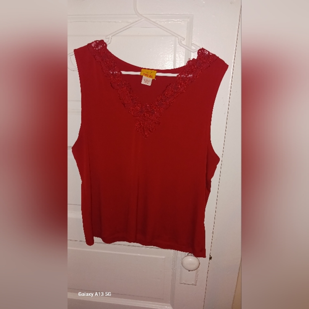 Ruby Rd. Red Tank Top with Lace Large. A-55 - Picture 2 of 4